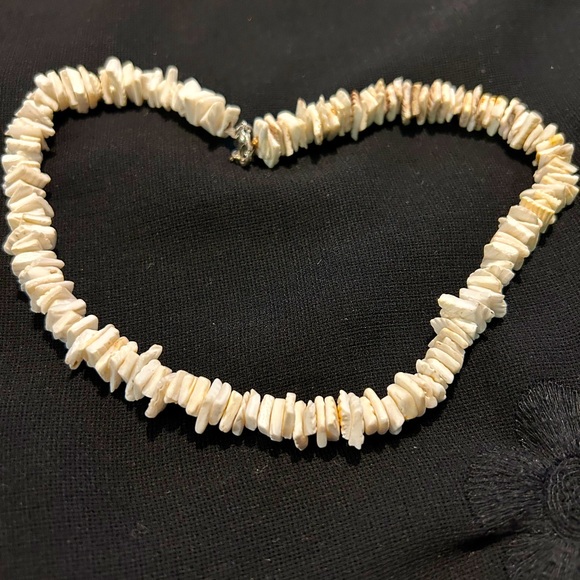 Pre-loved Bright White Puka Shell choker. Unbranded. - Picture 1 of 6